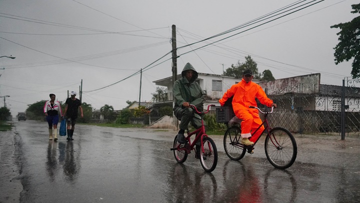 伊恩吹襲古巴西部，為當地帶來狂風暴雨。路透社圖片