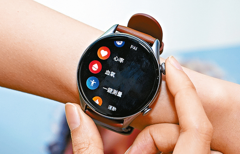 ●三款新作同樣裝有旋鈕式數碼表冠，指尖轉動即可以進行快速操作。