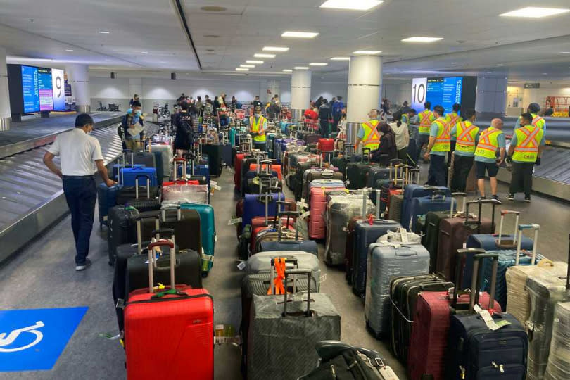 事件曝光后，引发外界对机场行李安全及内部监管漏洞的忧虑。美联社