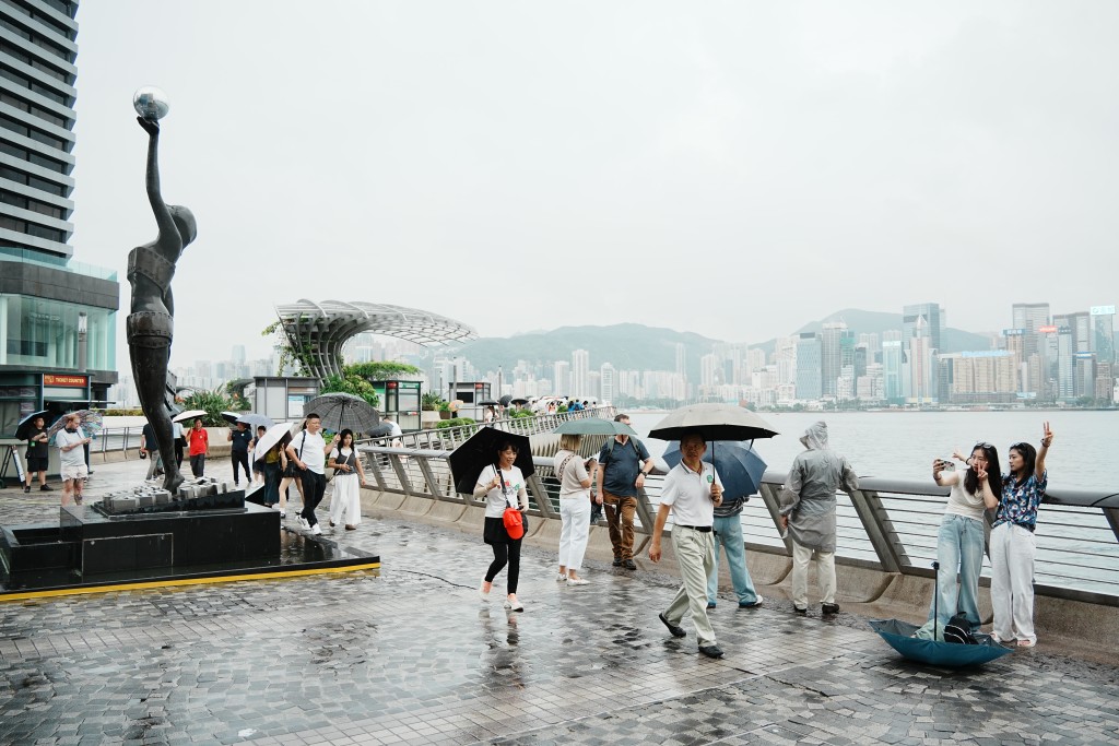 自本周六(6日)起連續下6天雨，當中周一(8日)至周三(10日)大致多雲，間中有驟雨及幾陣雷暴。資料圖片