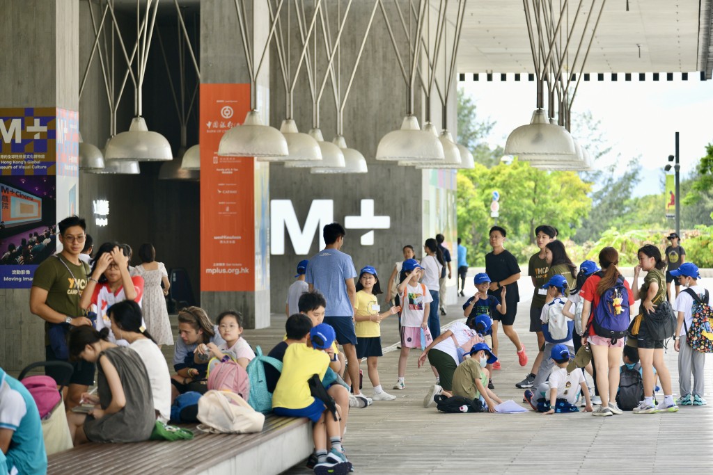 安排包括解除西九第2區住宅發展項目「只能以建造、營運及移交模式發展」的限制。盧江球攝