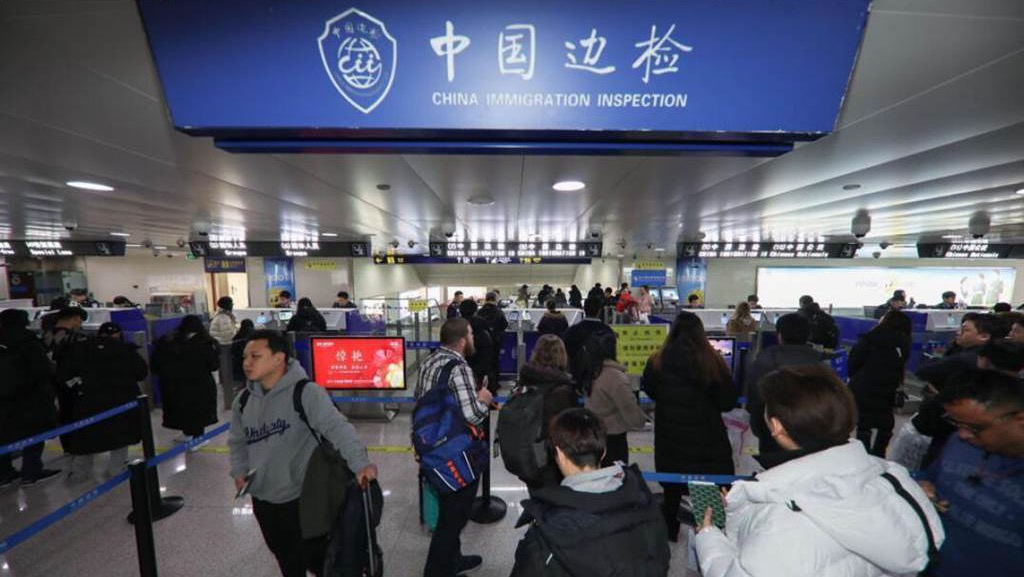 大陸早已放寬出境檢疫,如今多國也對中國出境旅客鬆綁。 央視資料圖片