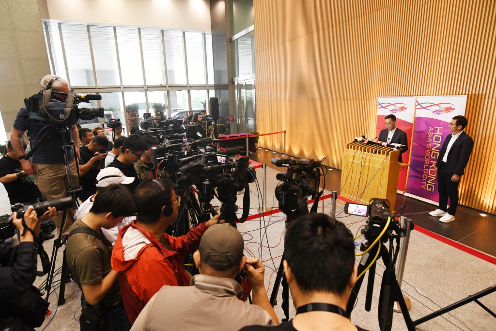 杨润雄昨午(5日)与体育专员黄德森就事件会见传媒。何健勇摄