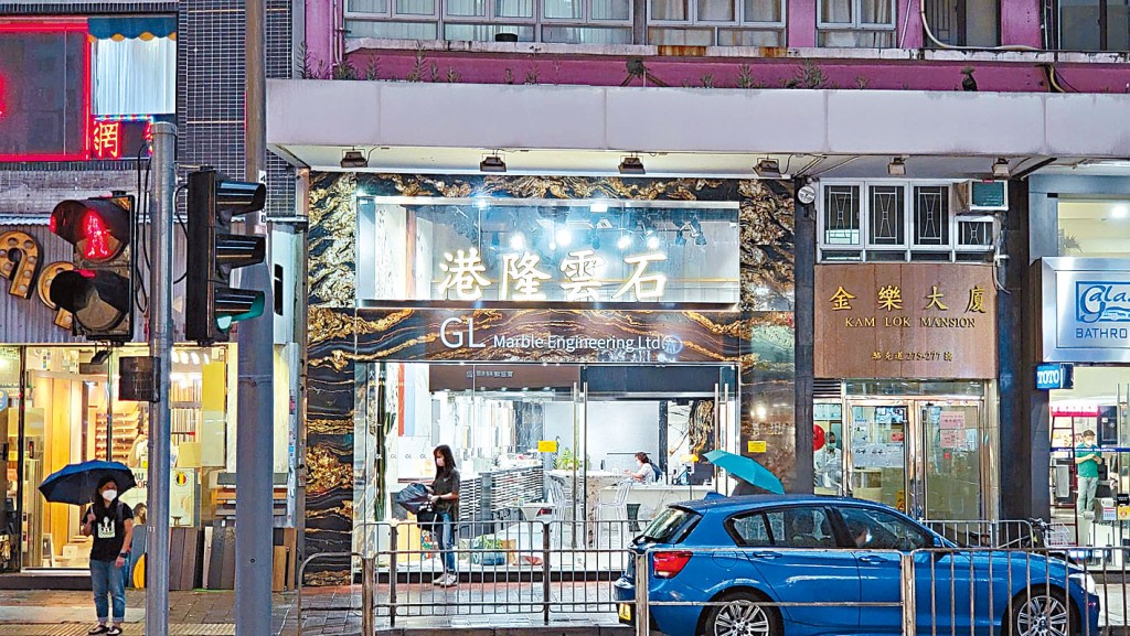 早前由福臨門家族相關人士持有的灣仔駱克道銀主鋪，透過拍賣行以8200萬售出。