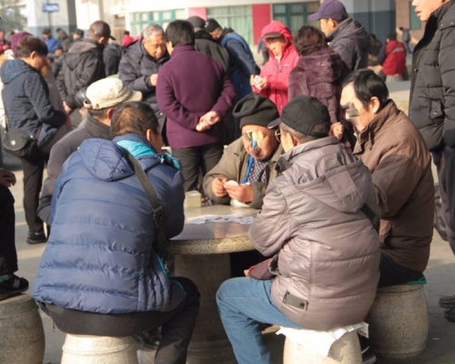 四川乐山一位老翁被牌友拿刀捅伤，经抢救无效不幸身亡。（示意图）