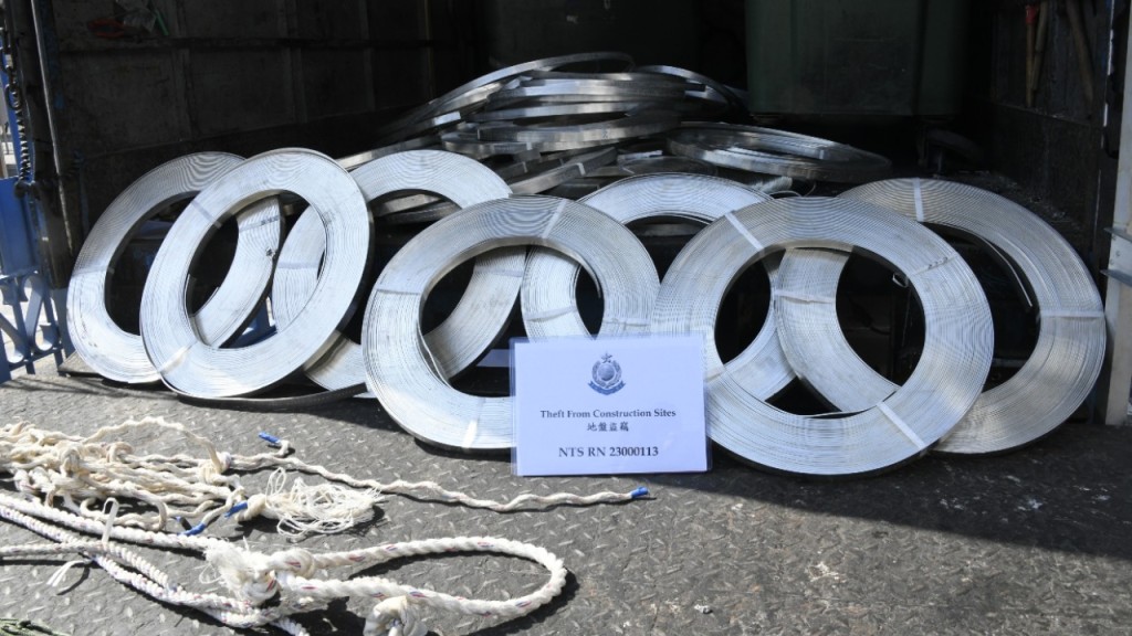 慣賊深夜闖北大嶼山醫院地盤 偷41卷銅片再安排貨車接應被斷正。楊偉亨攝