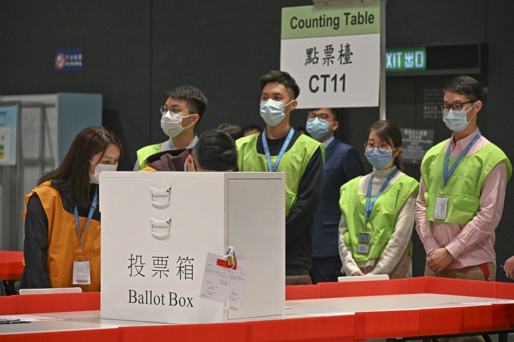 第七屆立法會選舉於2021年12月順利舉行。 第七屆立法會選舉於2021年12月順利舉行。