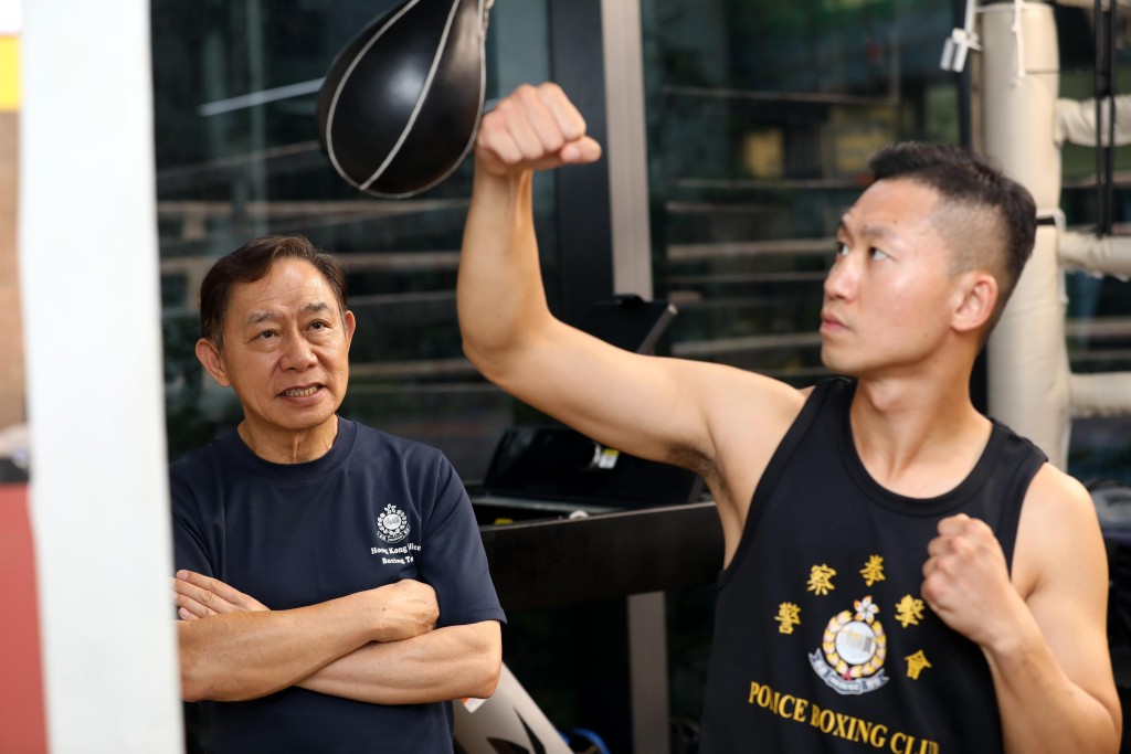 吳家豪（右）認為兒時參與拳擊班的經歷練就了他的意志。