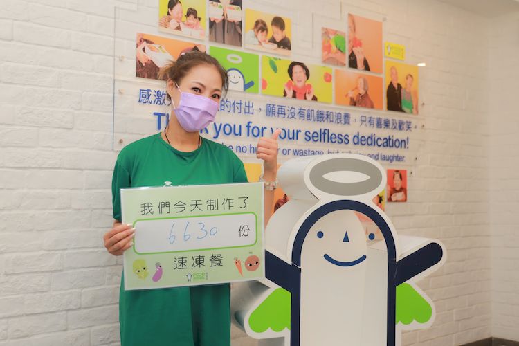 主席程瑤認為「惜食堂」構思既環保又助人，所以率仁美代表來支持及親身體驗一下！