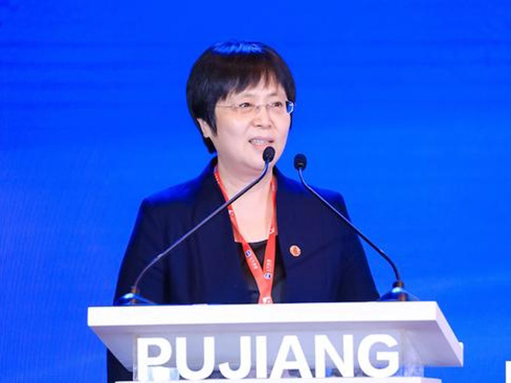 中國工程院院士、軍事科學院研究員陳薇公布正在申請緊急使用一款吸入式新冠疫苗。