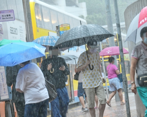 因落大雨遲到,遭老闆大罵15分鐘兼扣人工 ,打工仔猶豫應否辭職。資料圖片(示意圖)