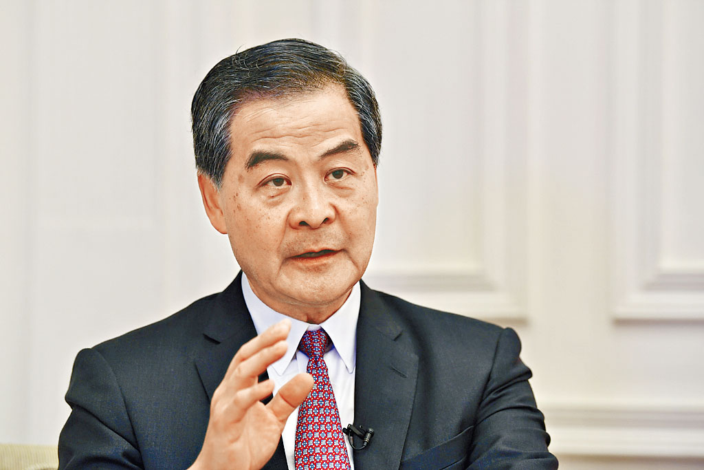 梁振英連番狙擊回佣現象。資料圖片 梁振英連番狙擊回佣現象。資料圖片