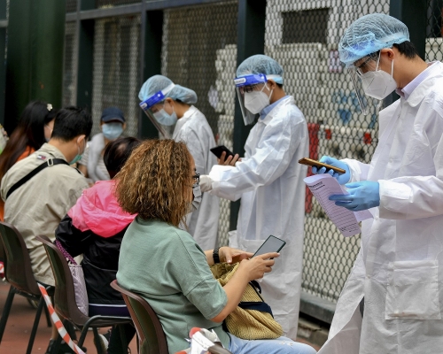 衞生署要求新冠病人結束隔離須病徵好轉及退燒,或抗體測試陽性。資料圖片