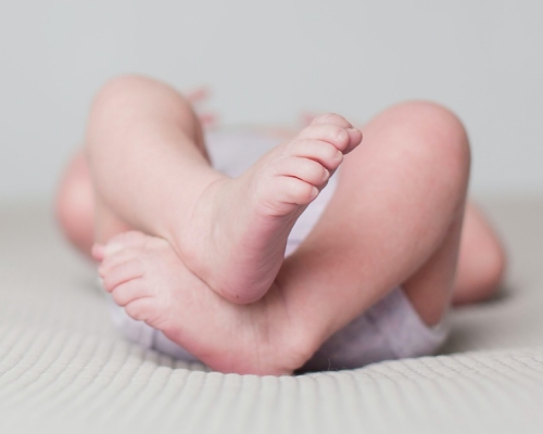 中醫推介7個預防幼兒手腳冰冷的保暖方法。unsplash圖片(示意圖)