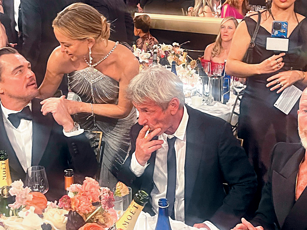 辛潘被拍到在金球獎中公然吸煙。