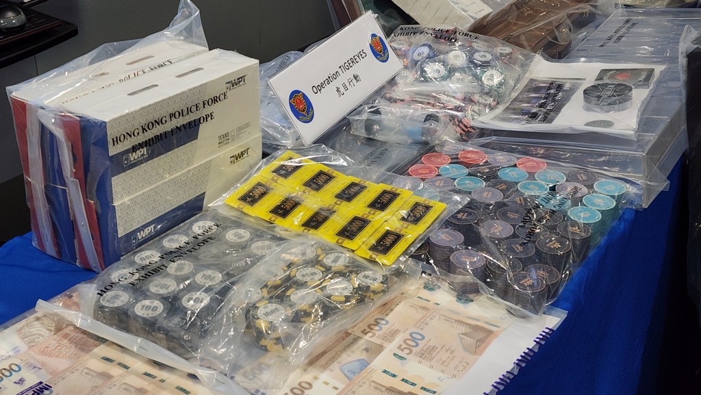 行動中，警方檢獲約4.1公斤可卡因、製毒工具、賭博工具、價值33萬元籌碼等大量犯罪證物。