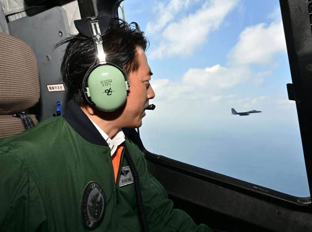 小泉進次郎前往沖繩視察自衛隊設施。X@shinjirokoiz