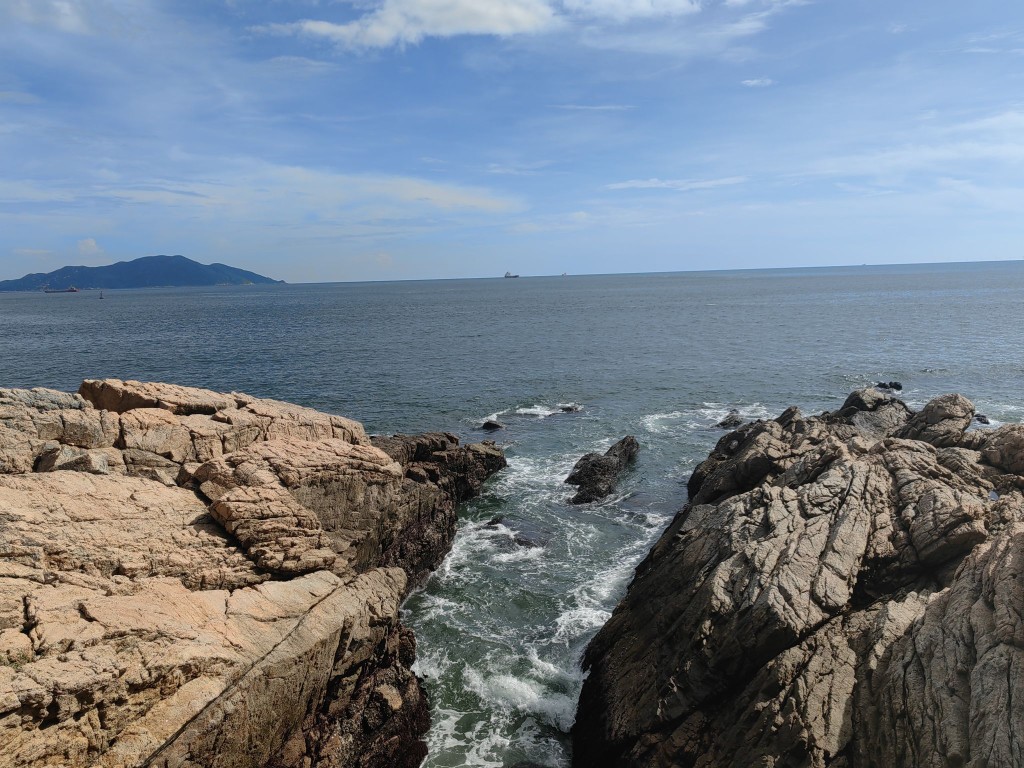 東澳島位於珠海市萬山群島中部