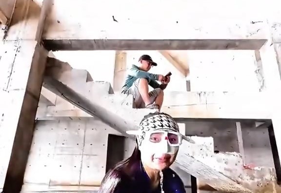 廣西一爛尾樓因積水而變成「潛水勝地」。《新京報》 廣西一爛尾樓因積水而變成「潛水勝地」。《新京報》