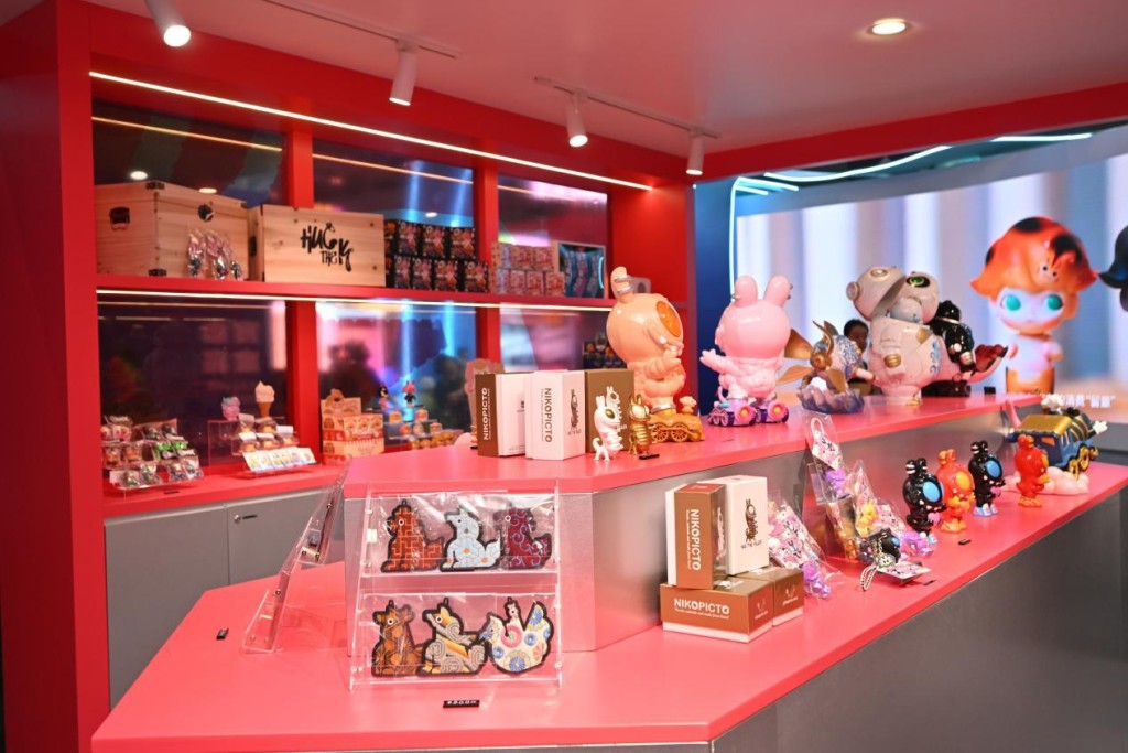 香港馆展销专区的香港文创产品。 香港馆展销专区的香港文创产品。