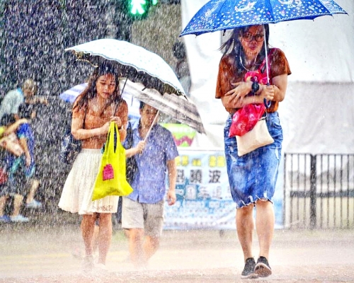 本港未來九日有驟雨。資料圖片