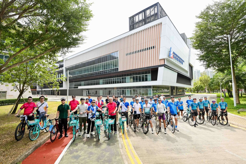 最後衝刺由馬料水出發騎踏單車到香港體育學院。