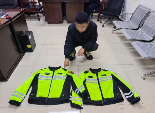 內蒙古有婚車公司找人「冒警」為迎親隊開路被罰。青城公安