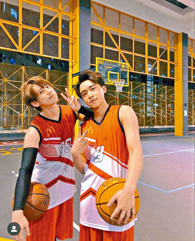 ■搶波的白色衫男原來是姜濤好友Henray。