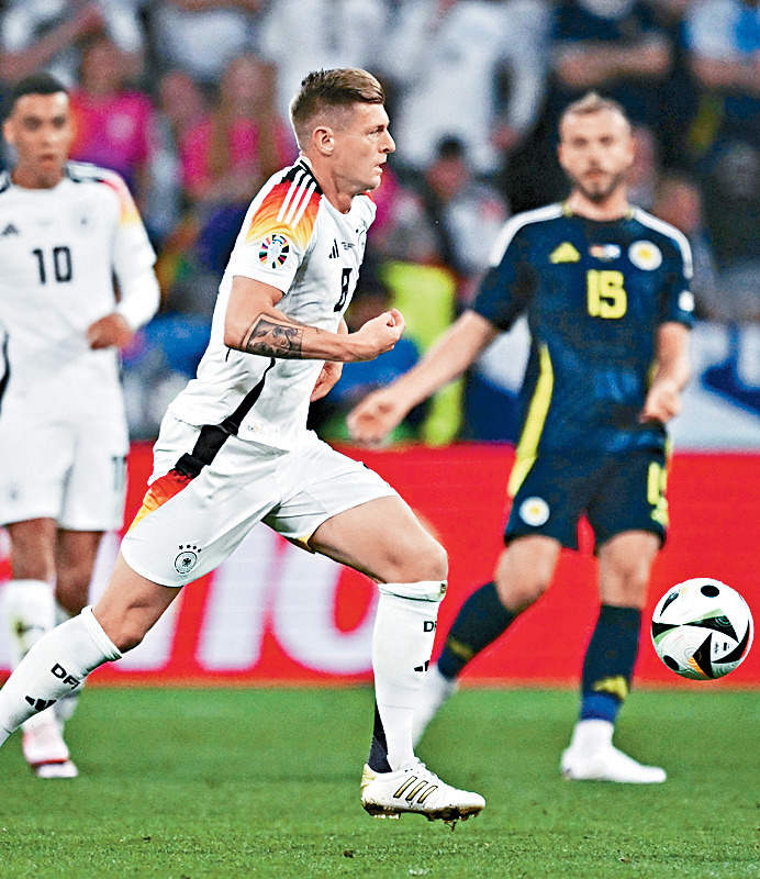 卻奧斯（左）全場造出102次傳送，僅傳失1球。