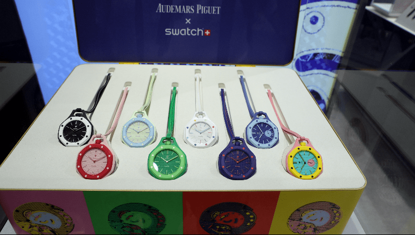 AP x Swatch合作推出全新聯乘「Royal Pop」陀錶錶款，成為全球矚目的潮物。
