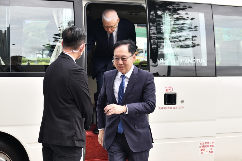 委員陳健波。