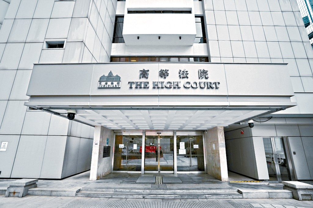 被告黃毅笙作案後2日於元朗警署自首，錄影會面中保持沉默。