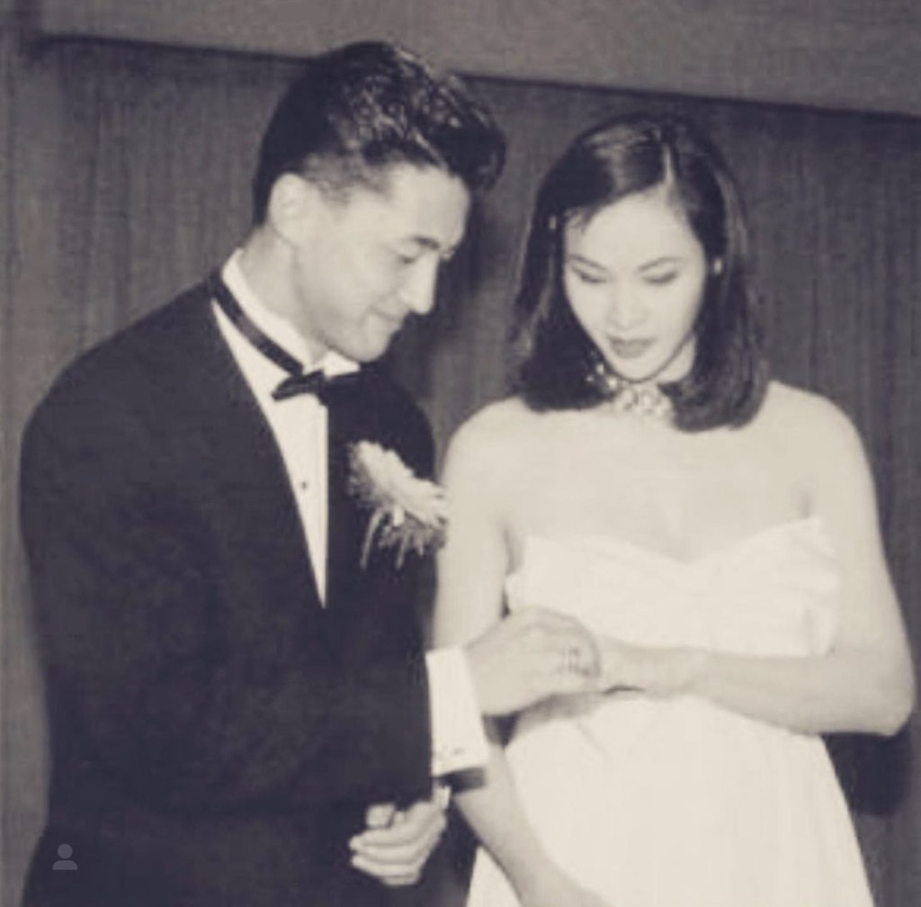 王敏德与马诗慧于1992年5月8日结婚的照片。