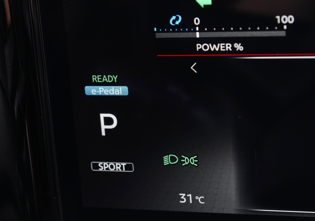 全新混能日產Serena e-POWER試駕：啟動e-Pedal Step可以單踏板控制汽車加速和減速，動力回收系統同時把減速動力轉化成電力為電池充電。