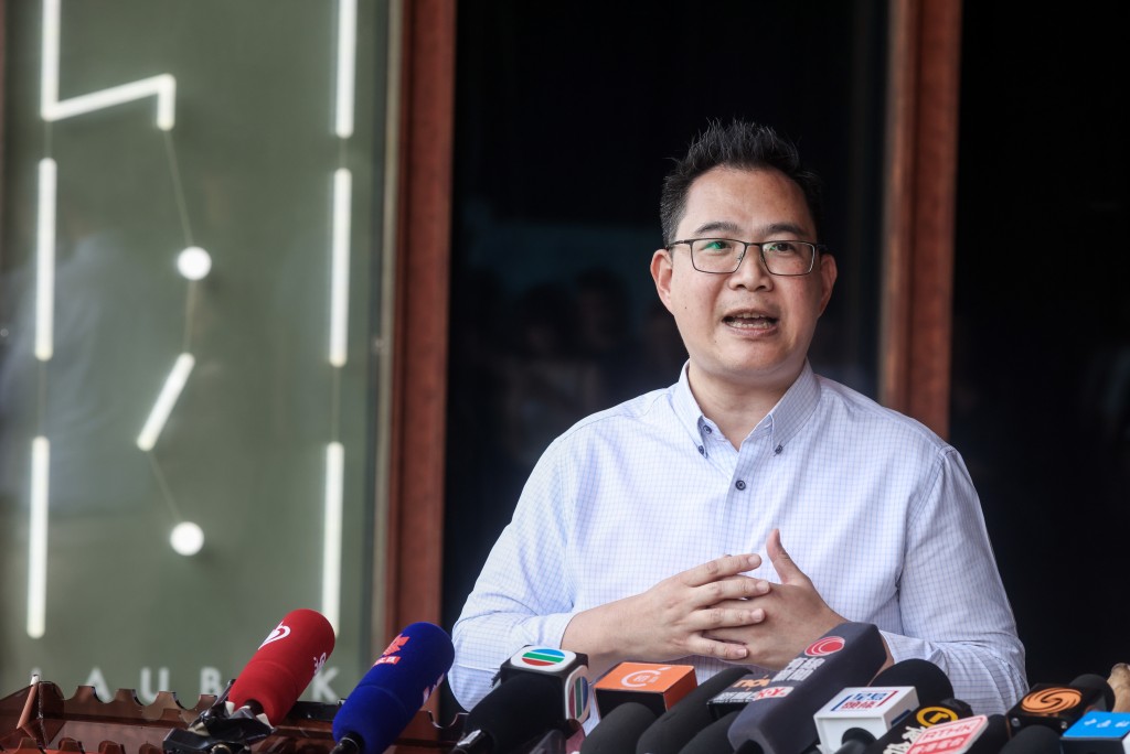 楊永杰建議,政府加強往返關口的巴士服務。資料圖片/何家豪攝 楊永杰建議,政府加強往返關口的巴士服務。資料圖片/何家豪攝