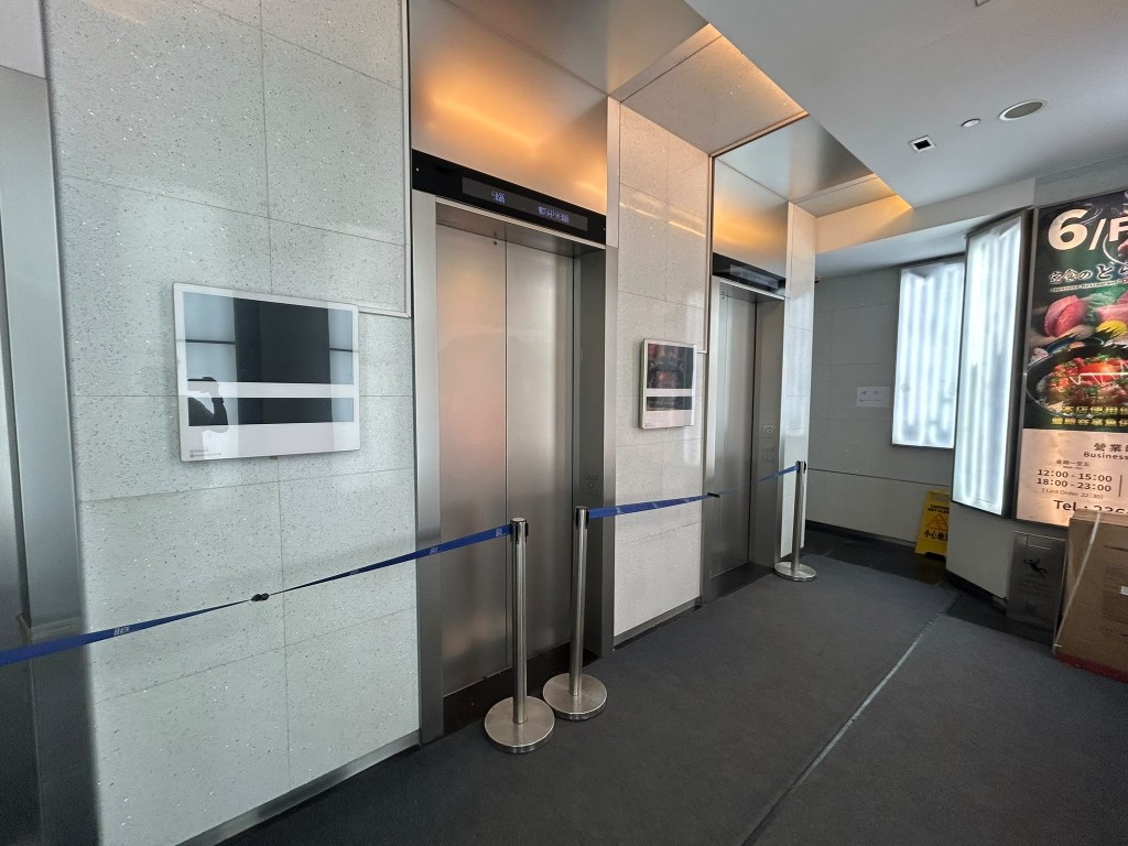 大廈3部升降機連續一星期停運，場內餐廳營運慘淡。