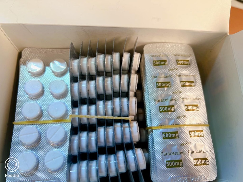 旺角小店阿木台灣麵送出50排止痛藥。（圖片來源：fb@阿木台灣麵）