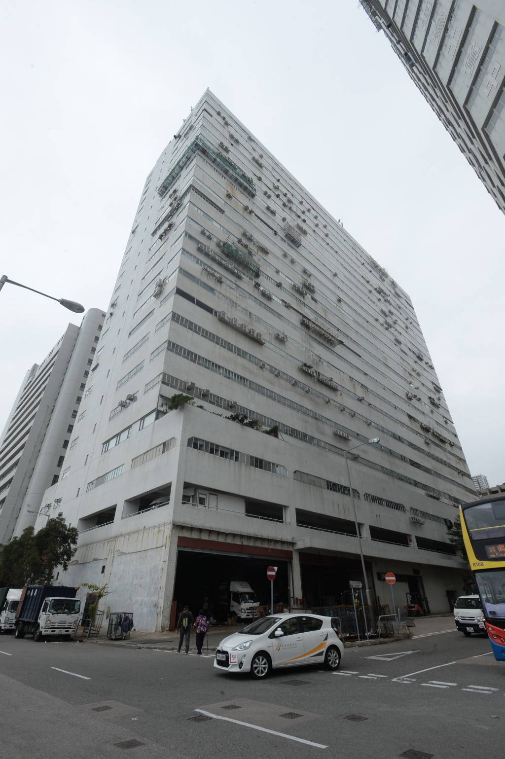 港灣工貿中心中層單位放售，意向價289萬。