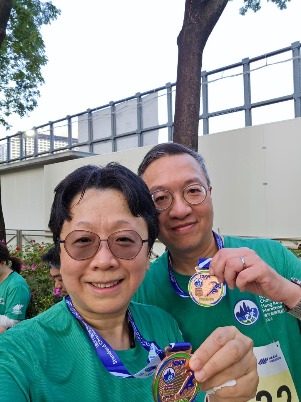 律政司司長林定國今年同樣與太太一同參加10公里賽事。