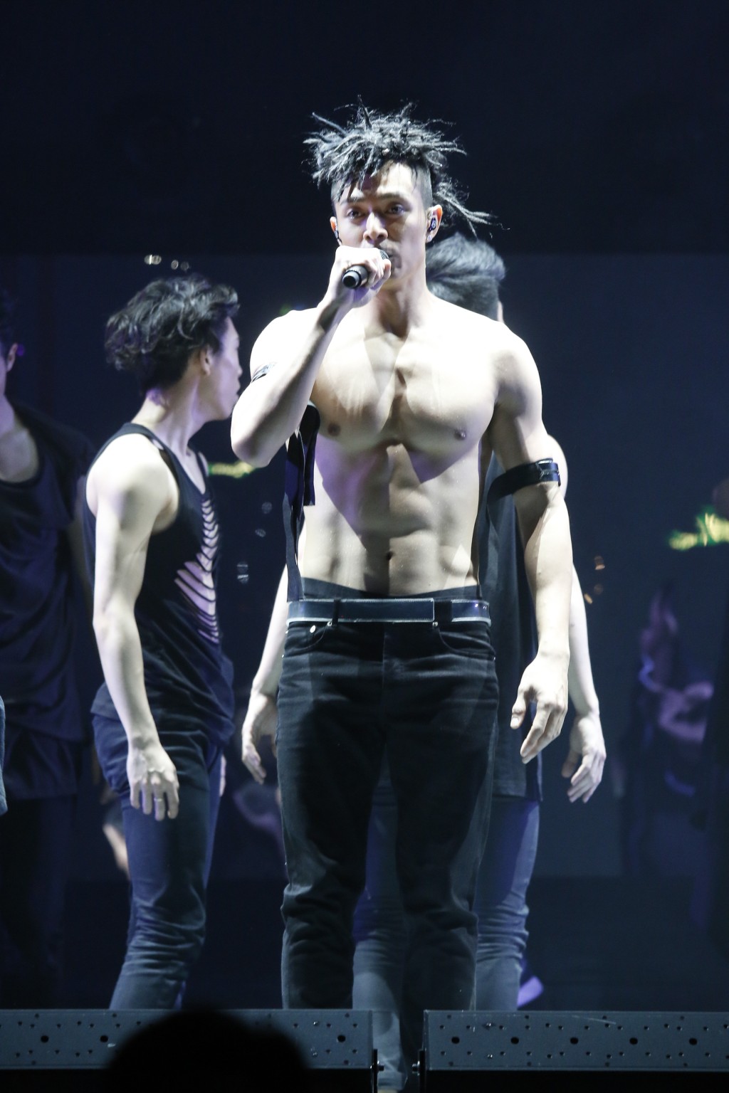 周柏豪在演唱會大騷fit爆身材。