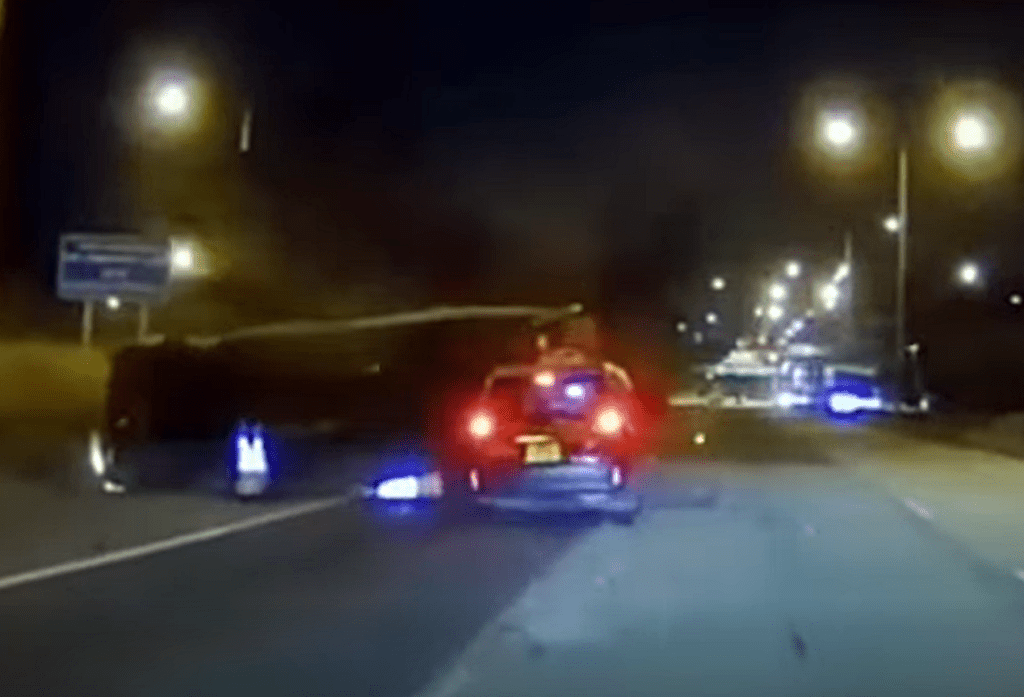 的士撞到箭咀車。fb：車cam L（香港群組）