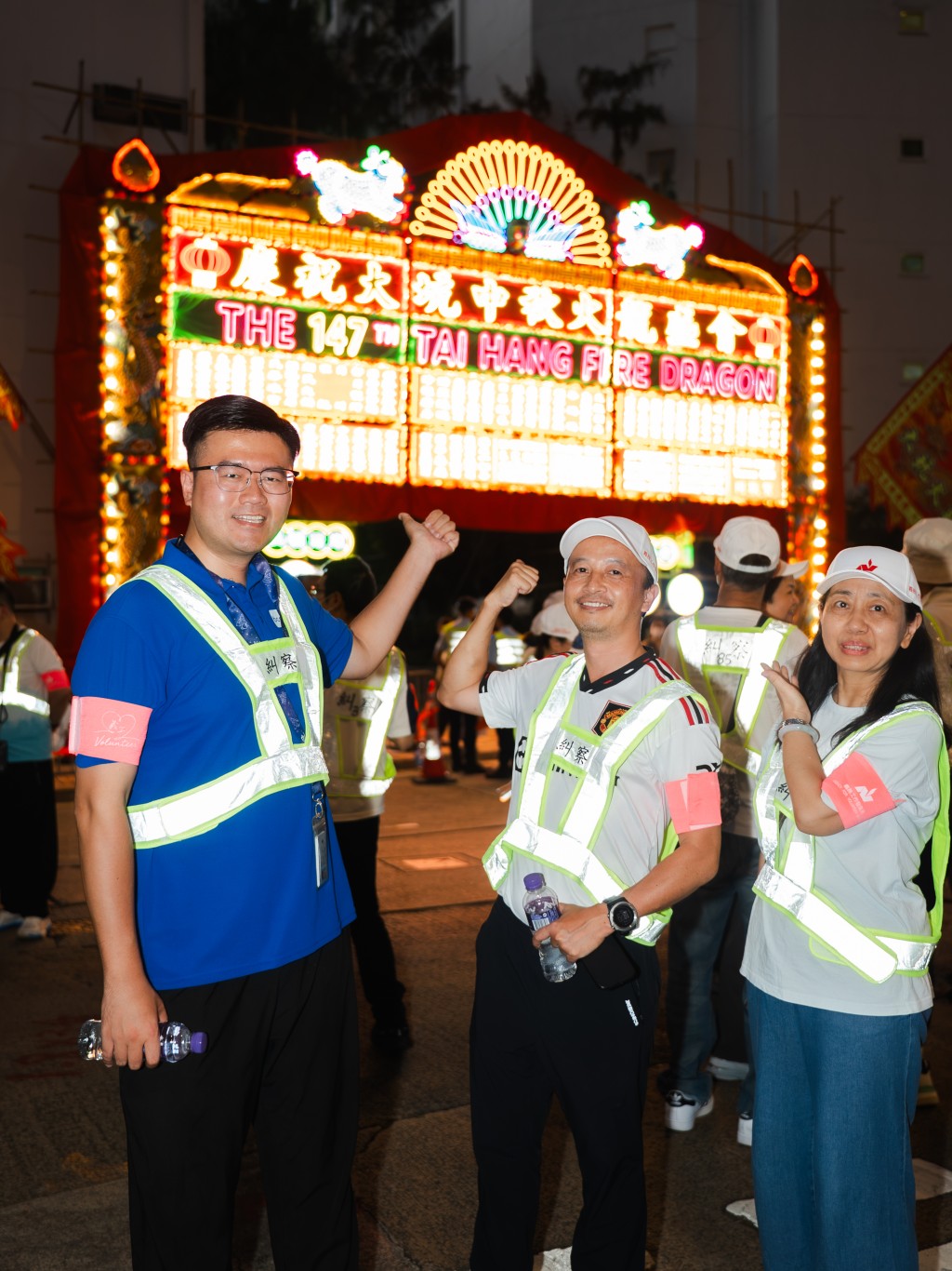 張喆在大坑浣紗街維持人群秩序,大感很有意義。 張喆在大坑浣紗街維持人群秩序,大感很有意義。