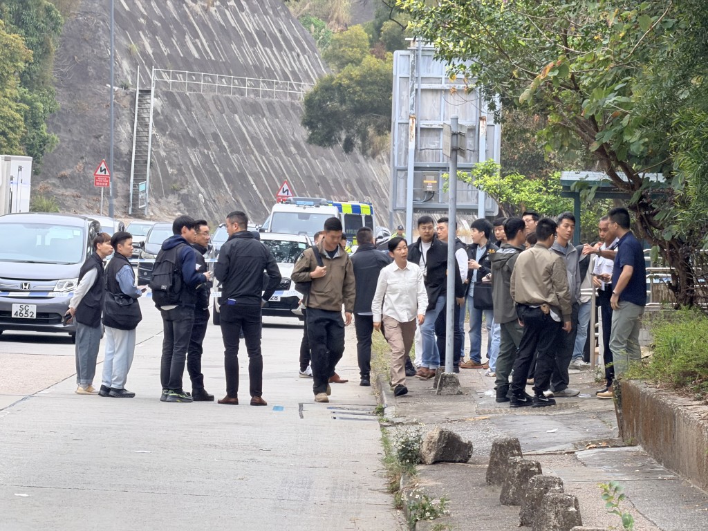 大批探員在場調查。梁國峰攝 大批探員在場調查。梁國峰攝