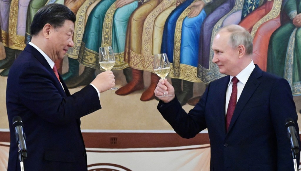 中俄領袖會面，提出加強金融合作。(路透社)