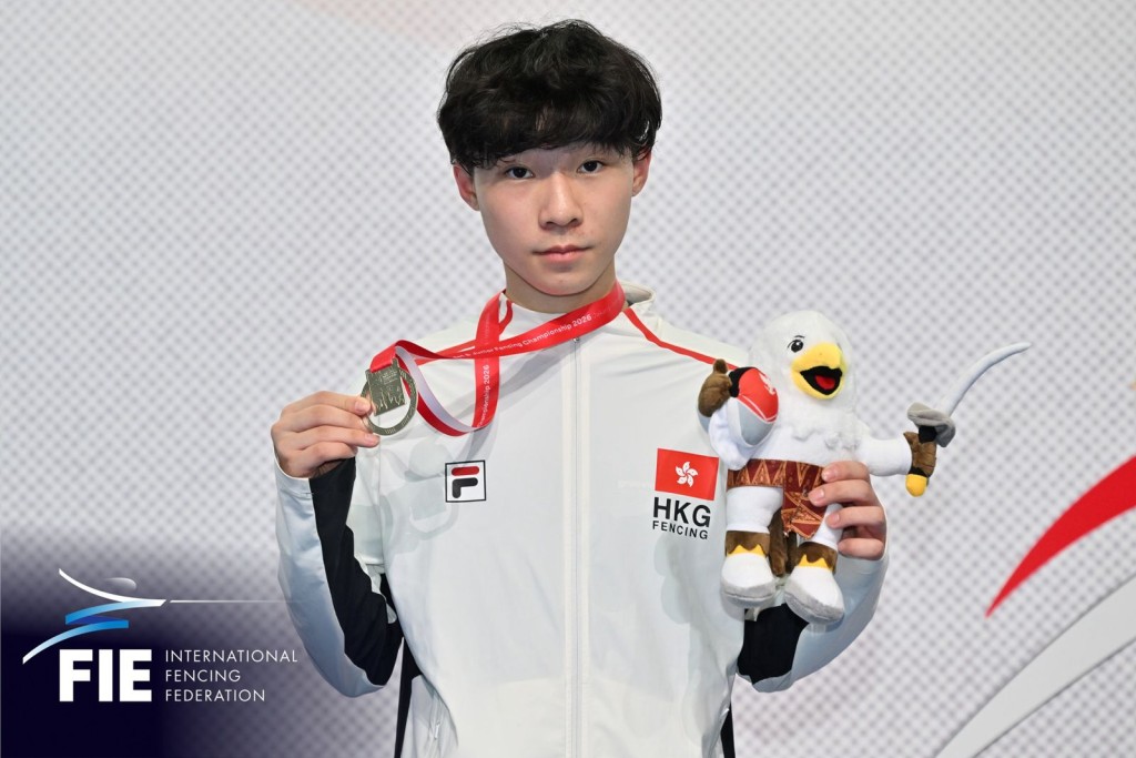 何承謙日前在亞少個人賽奪銀，今次團體成功衛冕，個人在今屆擸走一金一銀。ＦＩＥ 圖