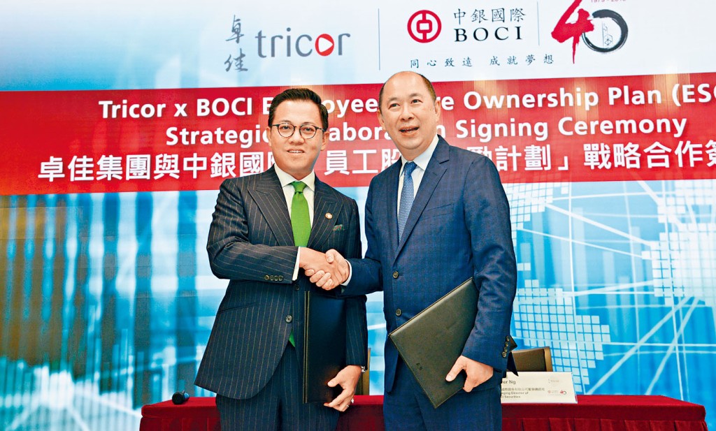 卓佳香港行政总裁温佩麟(左)表示，现时香港上市的企业拥有员工持股计划比例不足一半。