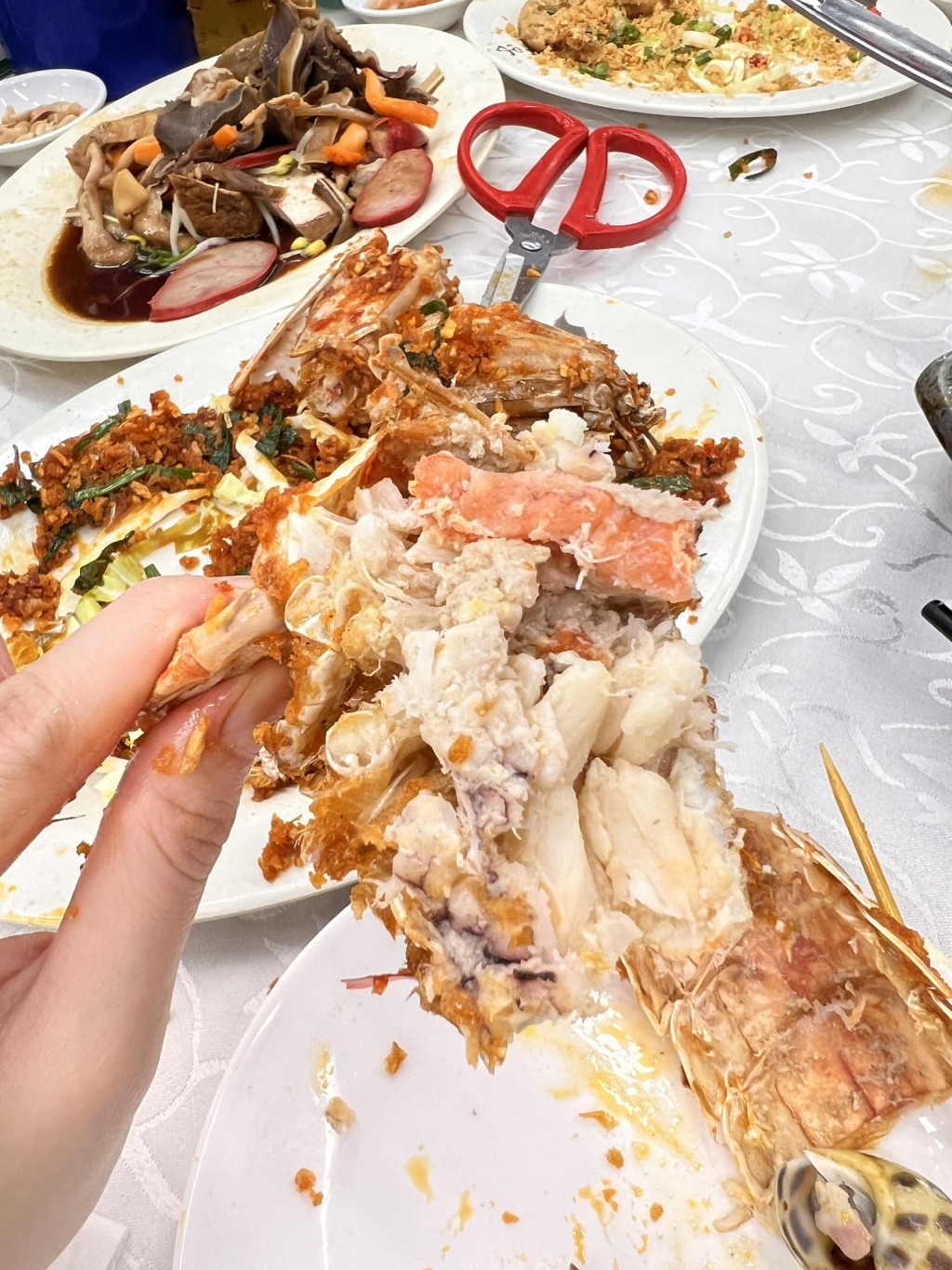 花了千元港幣瀨尿蝦竟是霉肉！（圖片來源：Facebook@中伏飲食報料區）