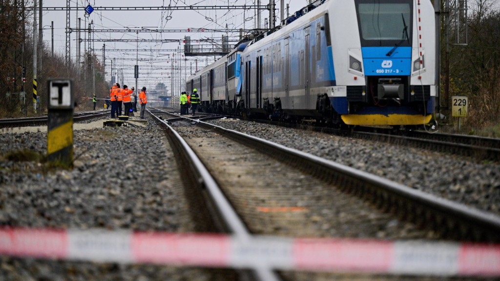 捷克2列客運火車相撞。 美聯社 捷克2列客運火車相撞。 美聯社