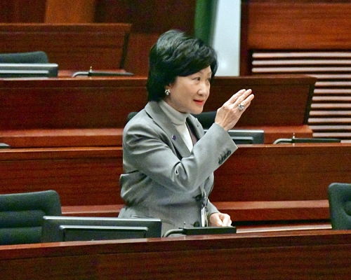 葉劉希望可削減港台開支。