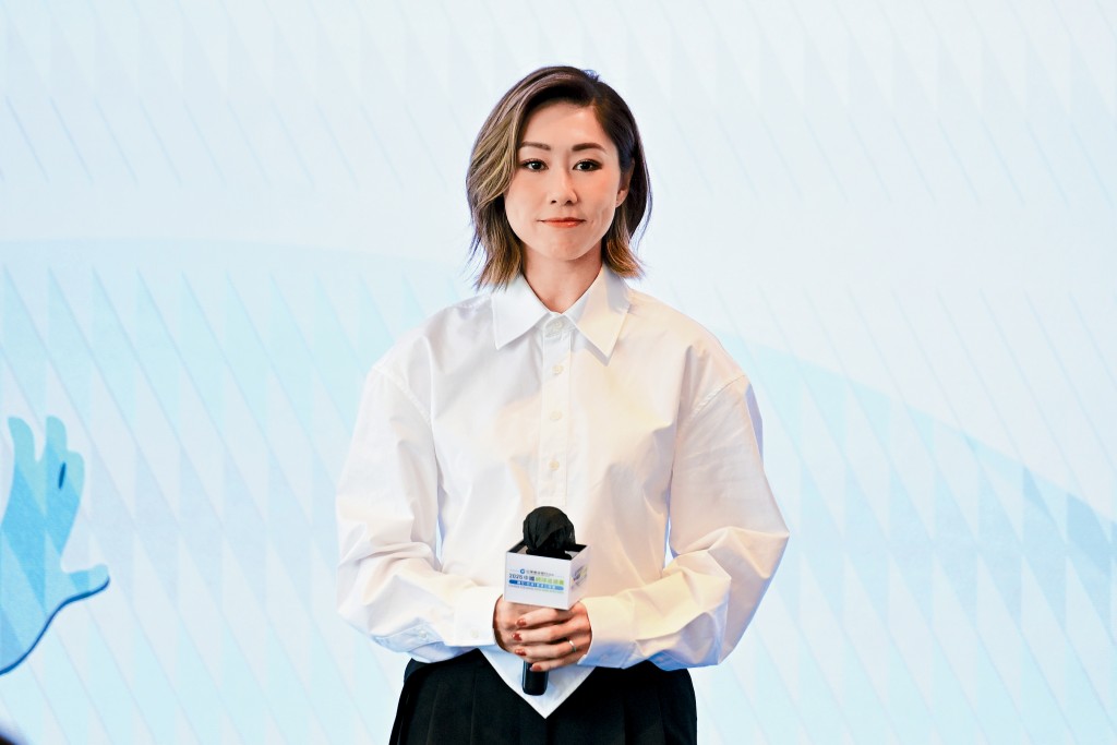 胡定欣昨日戴上婚戒,首以人妻身份出席活動。